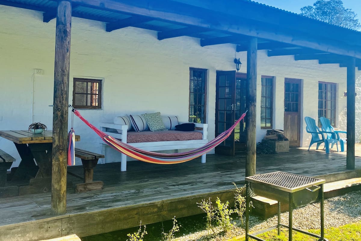 Honey Badger Forest Cottage 2 | Terras