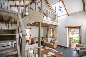 Macaw Self-Catering Suite | Living area