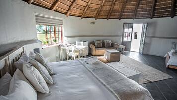 Family Rondavel | 1 Schlafzimmer, Pillowtop-Betten, Bettwäsche