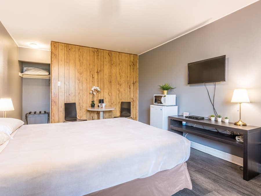 Desk, iron/ironing board, free WiFi, bed sheets