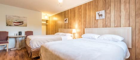 Habitación Grand, 2 camas dobles | Escritorio, tabla de planchar con plancha, wifi gratis y ropa de cama