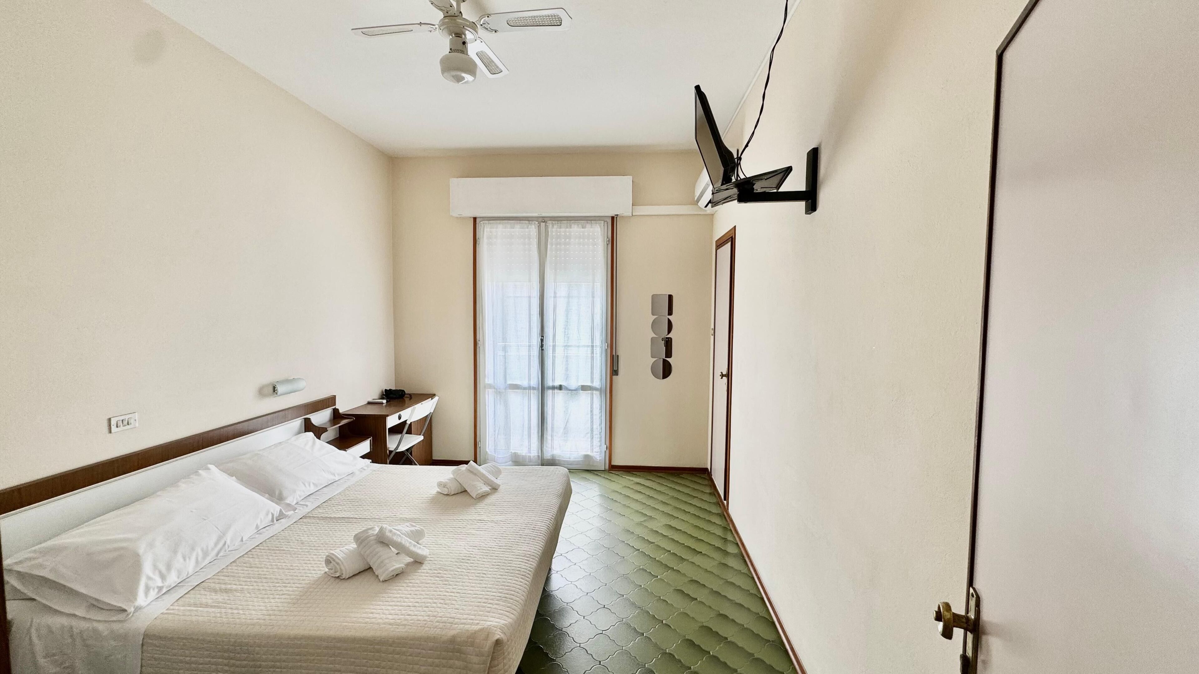 Double Room, Sea View | In-room safe, desk, free WiFi, bed sheets