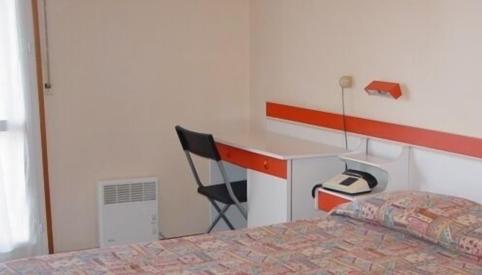 single room | in-room safe, desk, free wifi, bed sheets