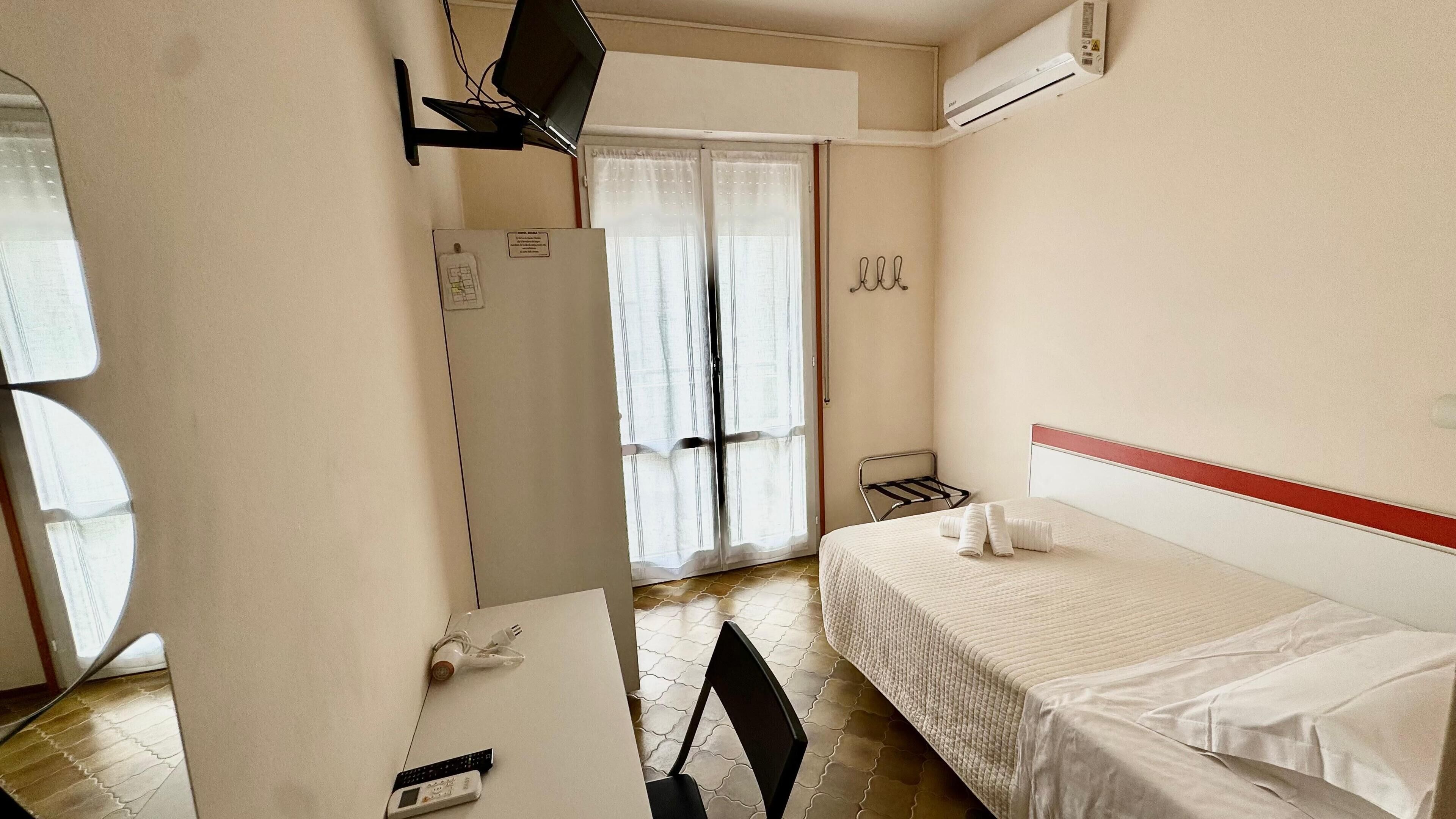 Habitación individual | Caja de seguridad en la habitación, escritorio y wifi gratis 