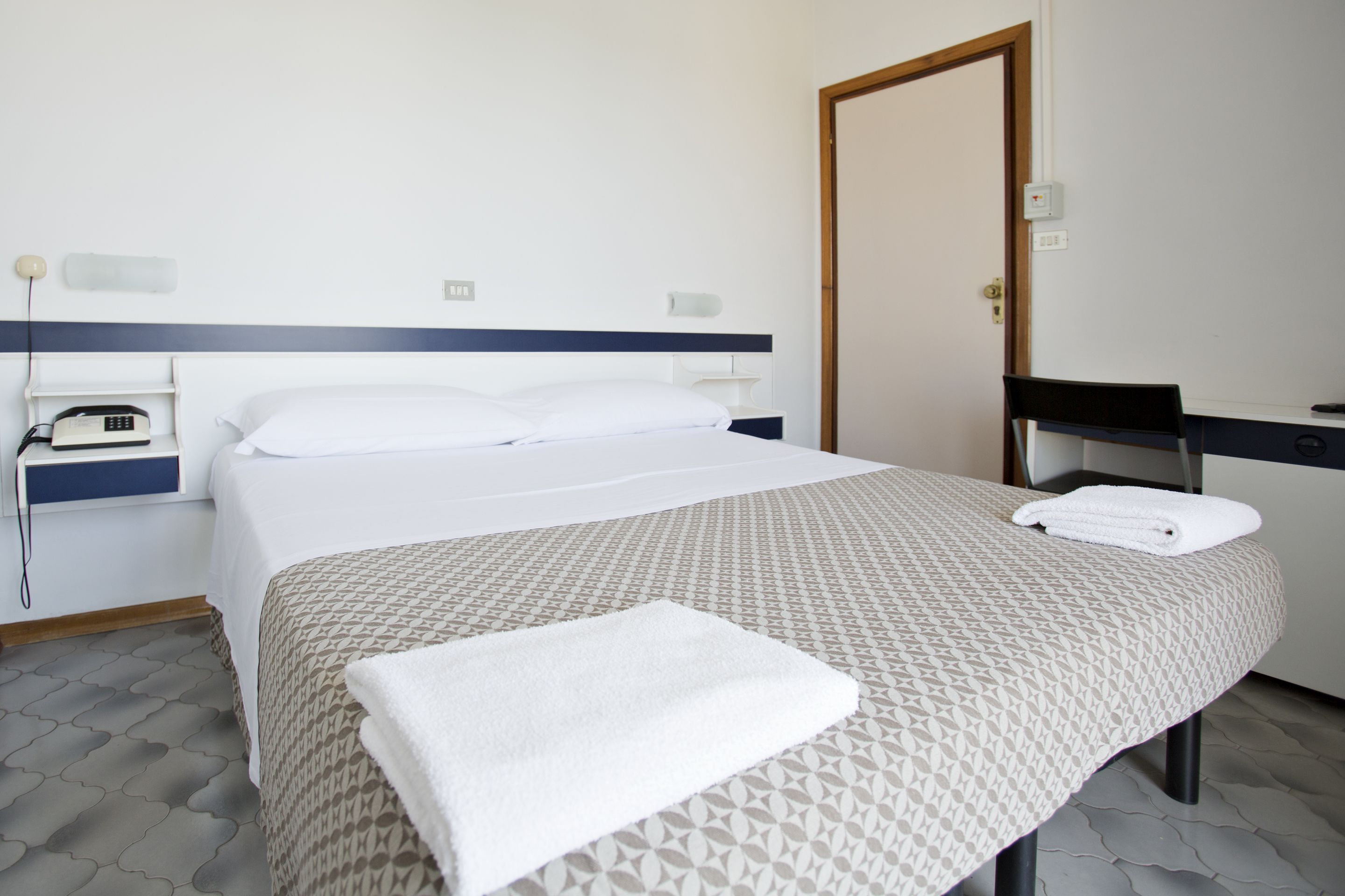 economy double room | in-room safe, desk, free wifi, bed sheets