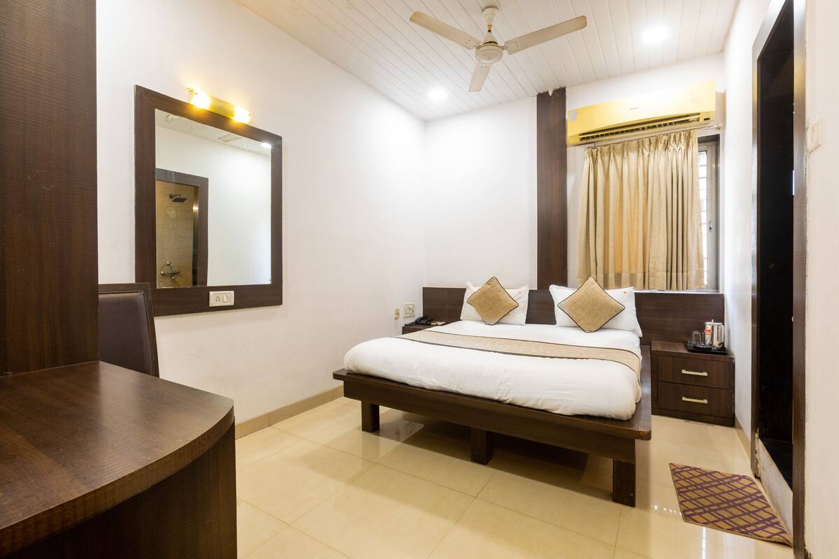 Desk, blackout curtains, rollaway beds, free WiFi