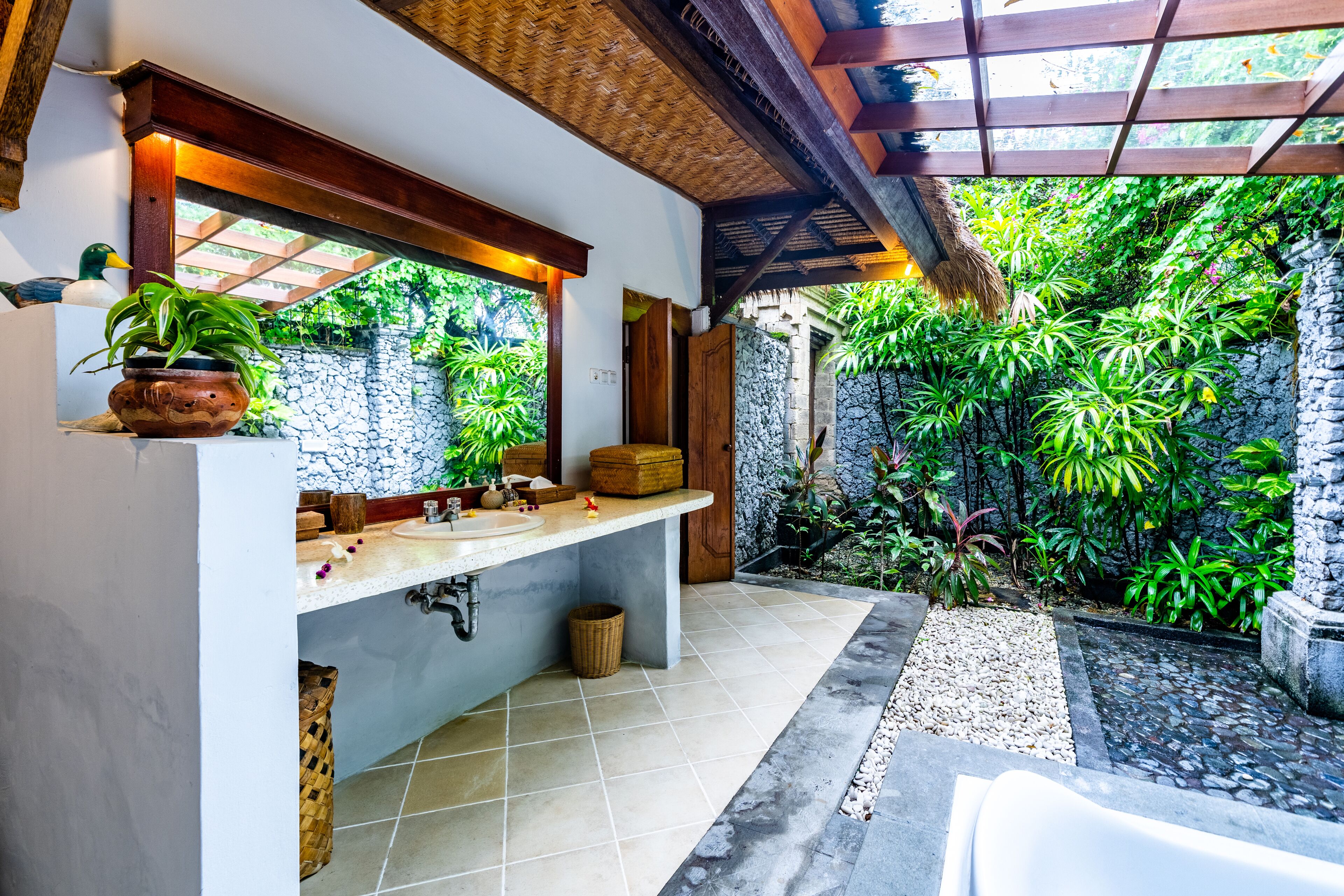 deluxe bungalow, 1 bedroom | bathroom shower