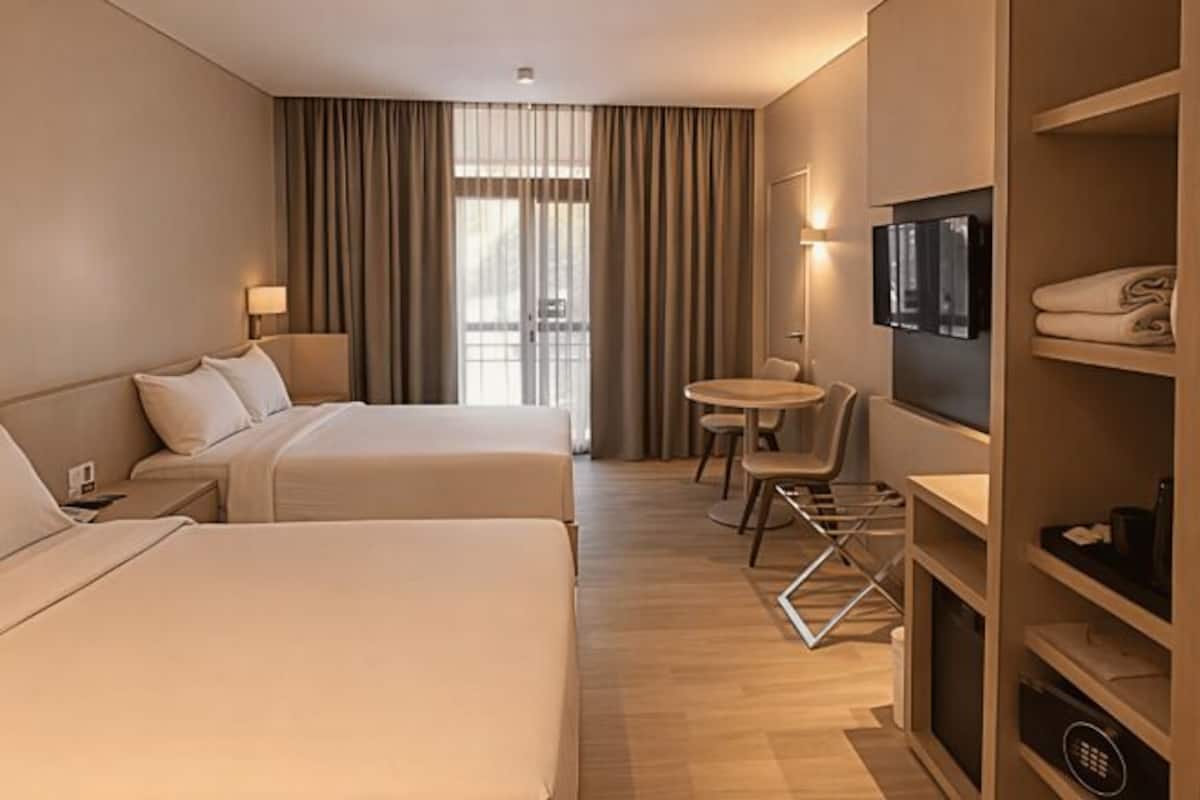 Zimmersafe, Schreibtisch, Bügeleisen/Bügelbrett, kostenloses WLAN