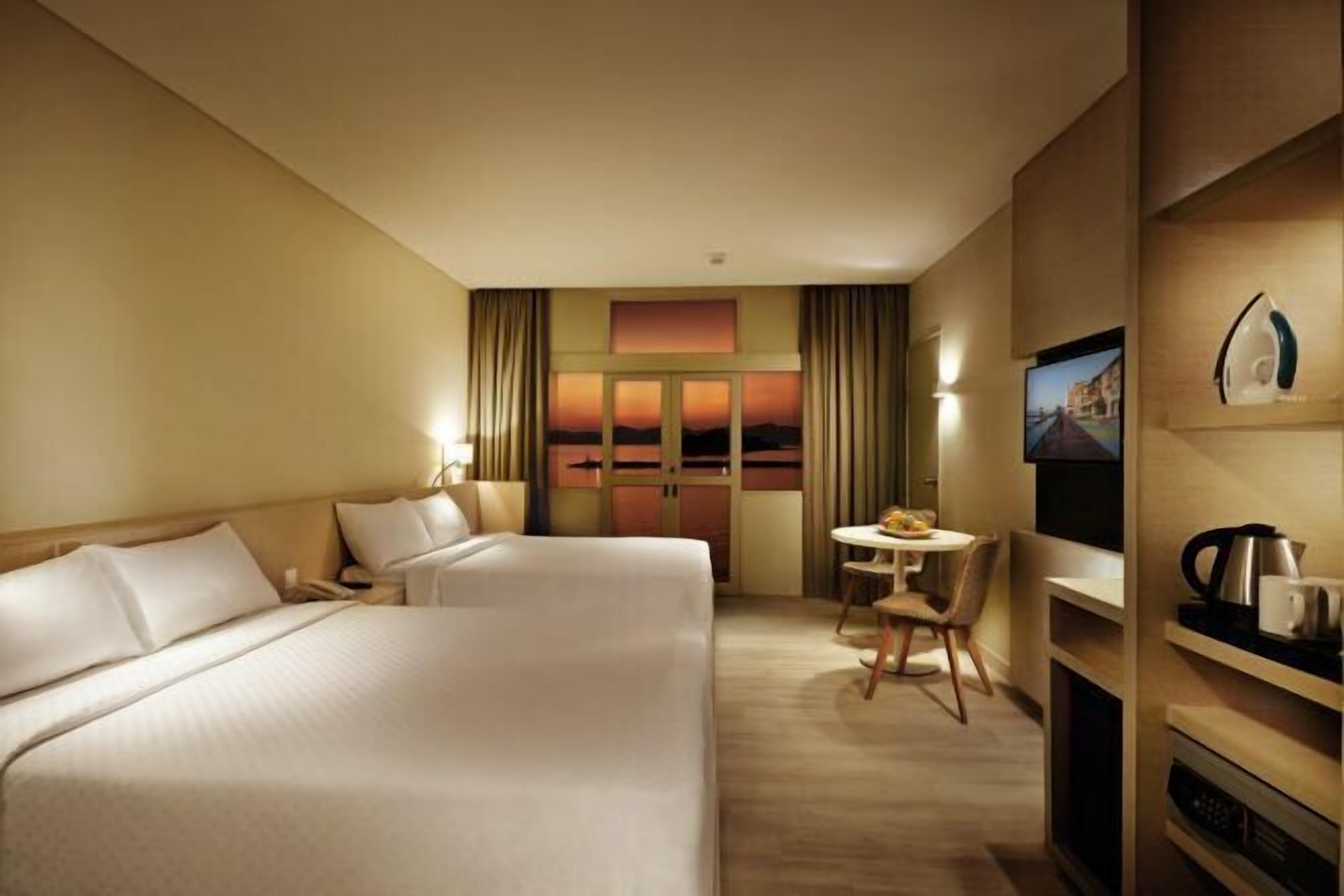 Minibar, in-room safe, desk, iron/ironing board