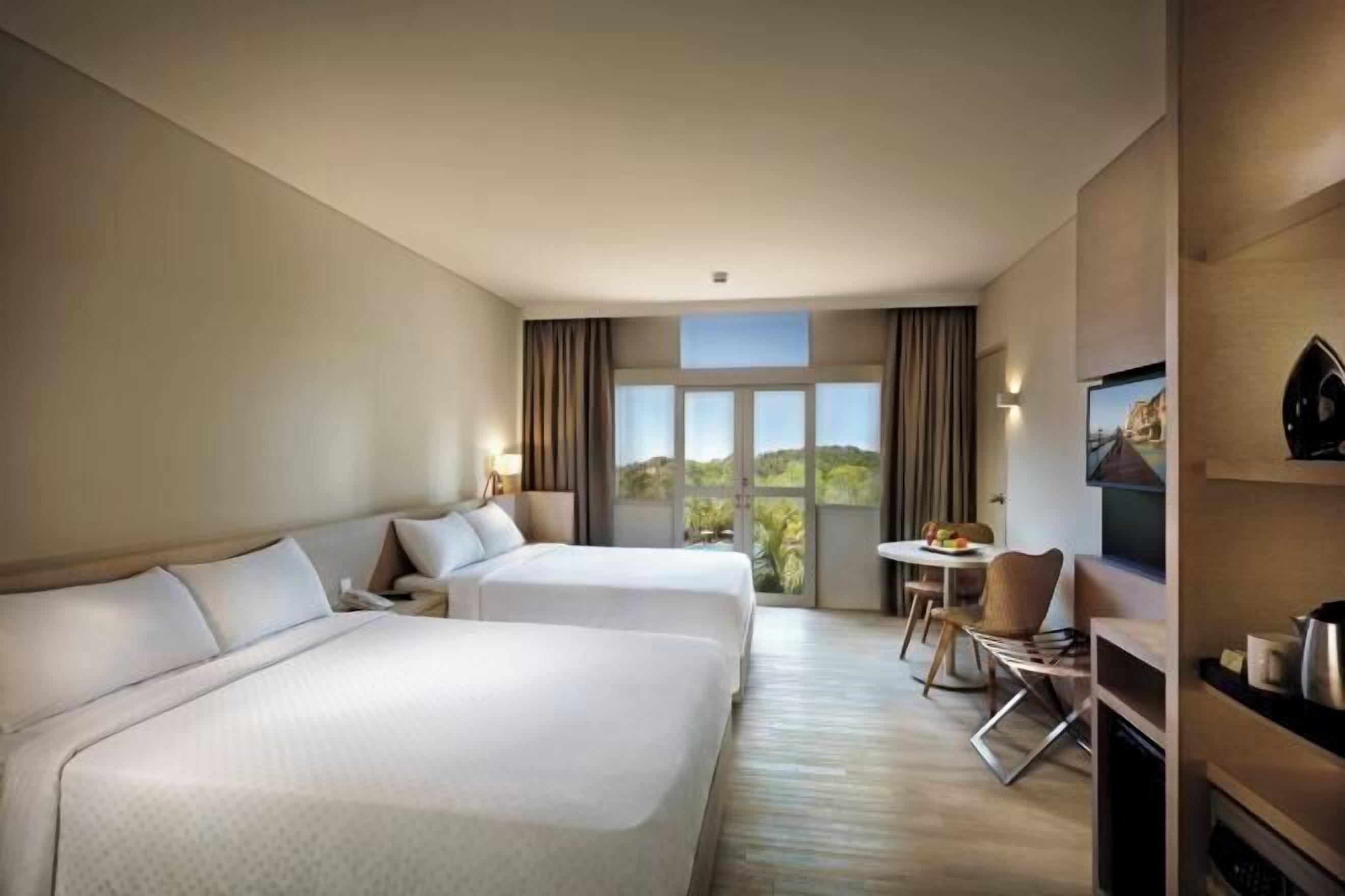 Minibar, in-room safe, desk, iron/ironing board