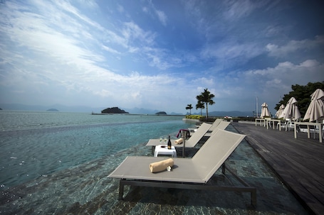 2 outdoor pools, pool umbrellas, pool loungers. Resorts World Langkawi