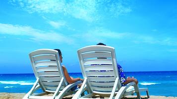 Playa en los alrededores, buceo y paseos en velero