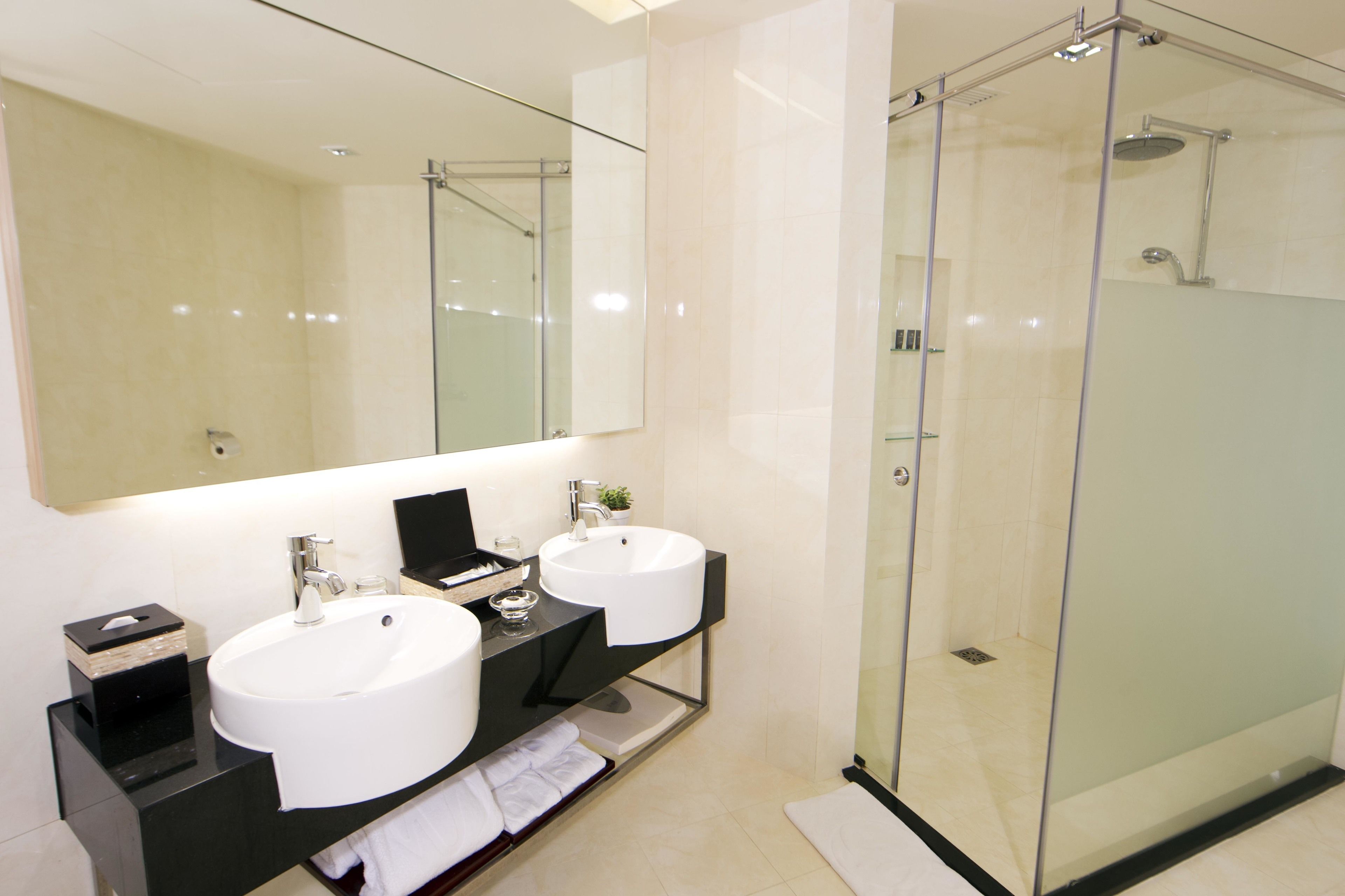 separate bathtub and shower, free toiletries, hair dryer, slippers