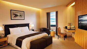 Minibar, in-room safe, desk, laptop workspace