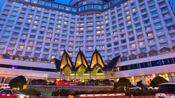 A multi-story hotel with a distinctive central atrium and a large, circular skylight. - Resorts World Genting - Genting Grand (Genting Highlands)