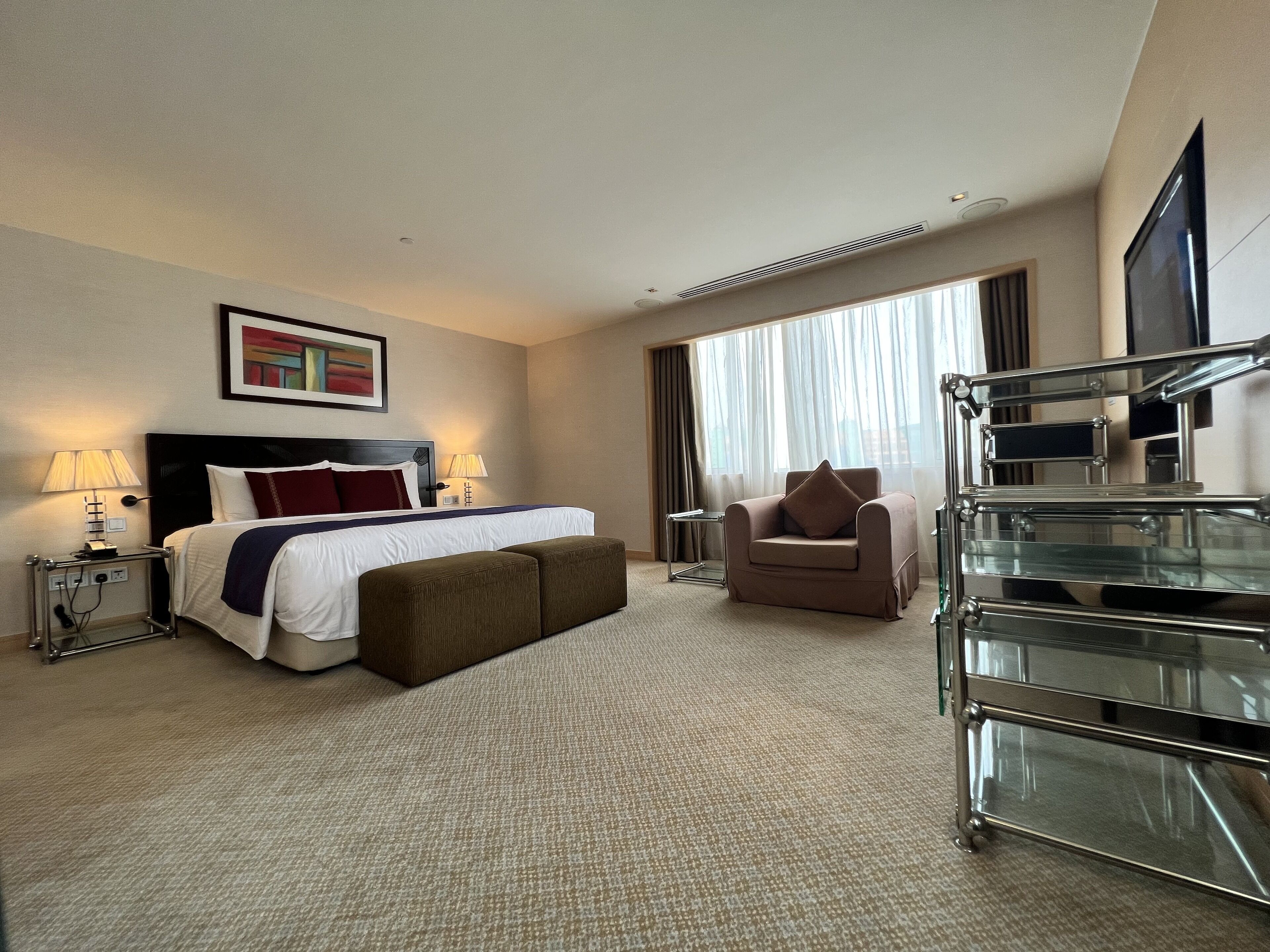 premier suite | minibar, in-room safe, desk, laptop workspace