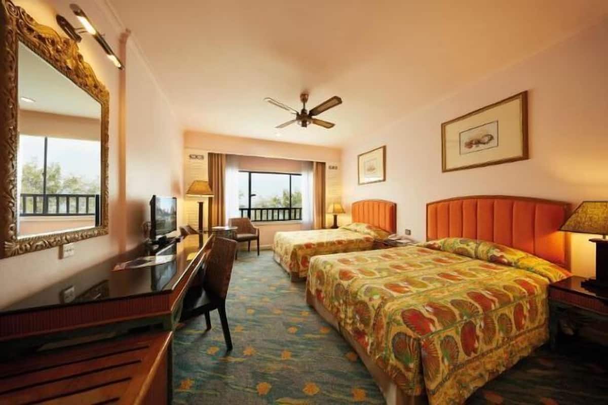 Minibar, in-room safe, desk, iron/ironing board