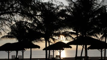 Private beach, beach cabanas, sun loungers, beach towels