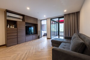 Mansion | Living area | 32-inch TV with satellite channels