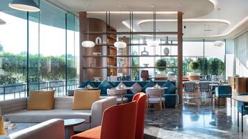 2 restaurants; breakfast, lunch, dinner, and brunch served