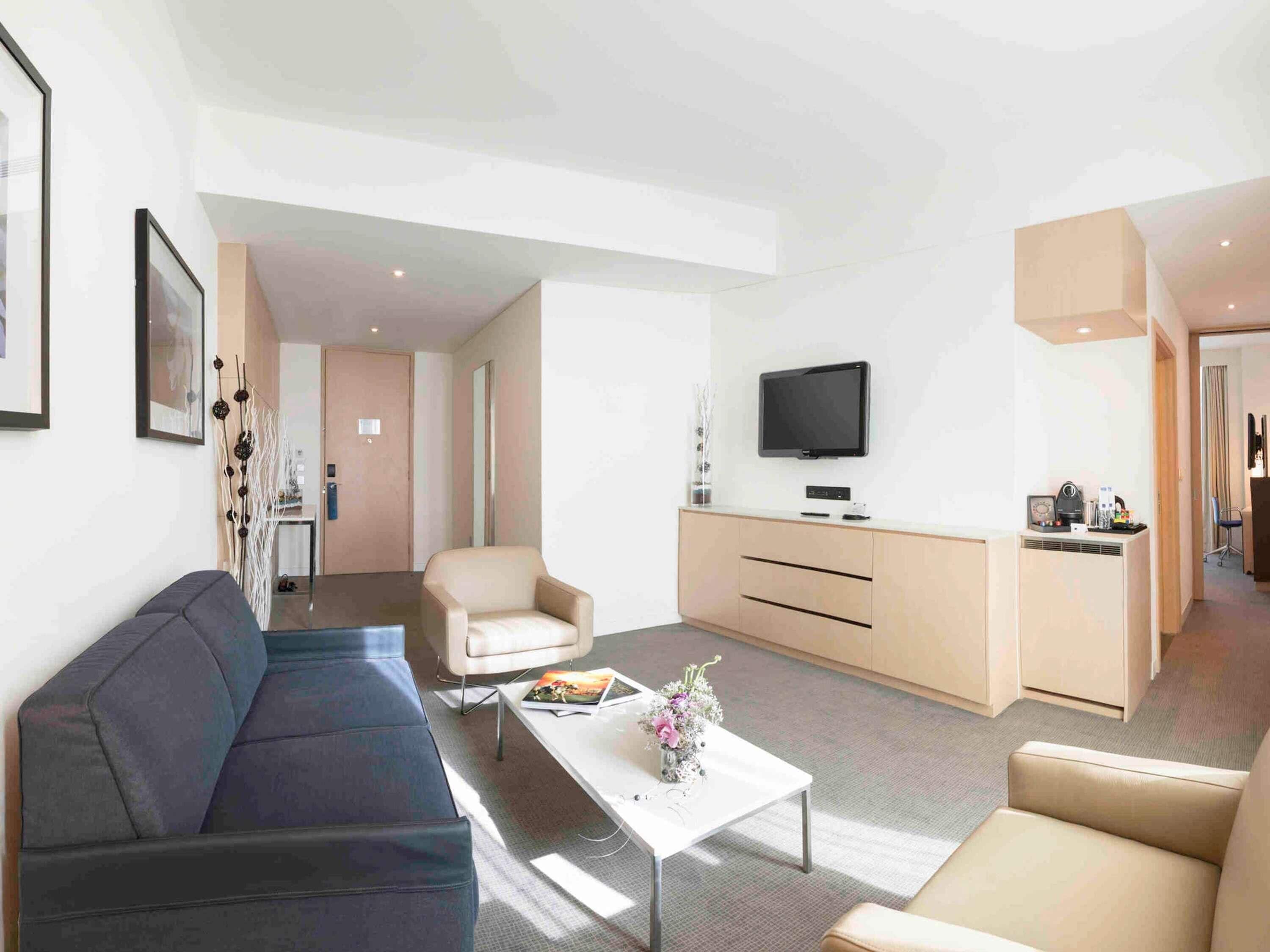 Suite with Executive Lounge Access | Minibar, in-room safe, individually decorated, desk
