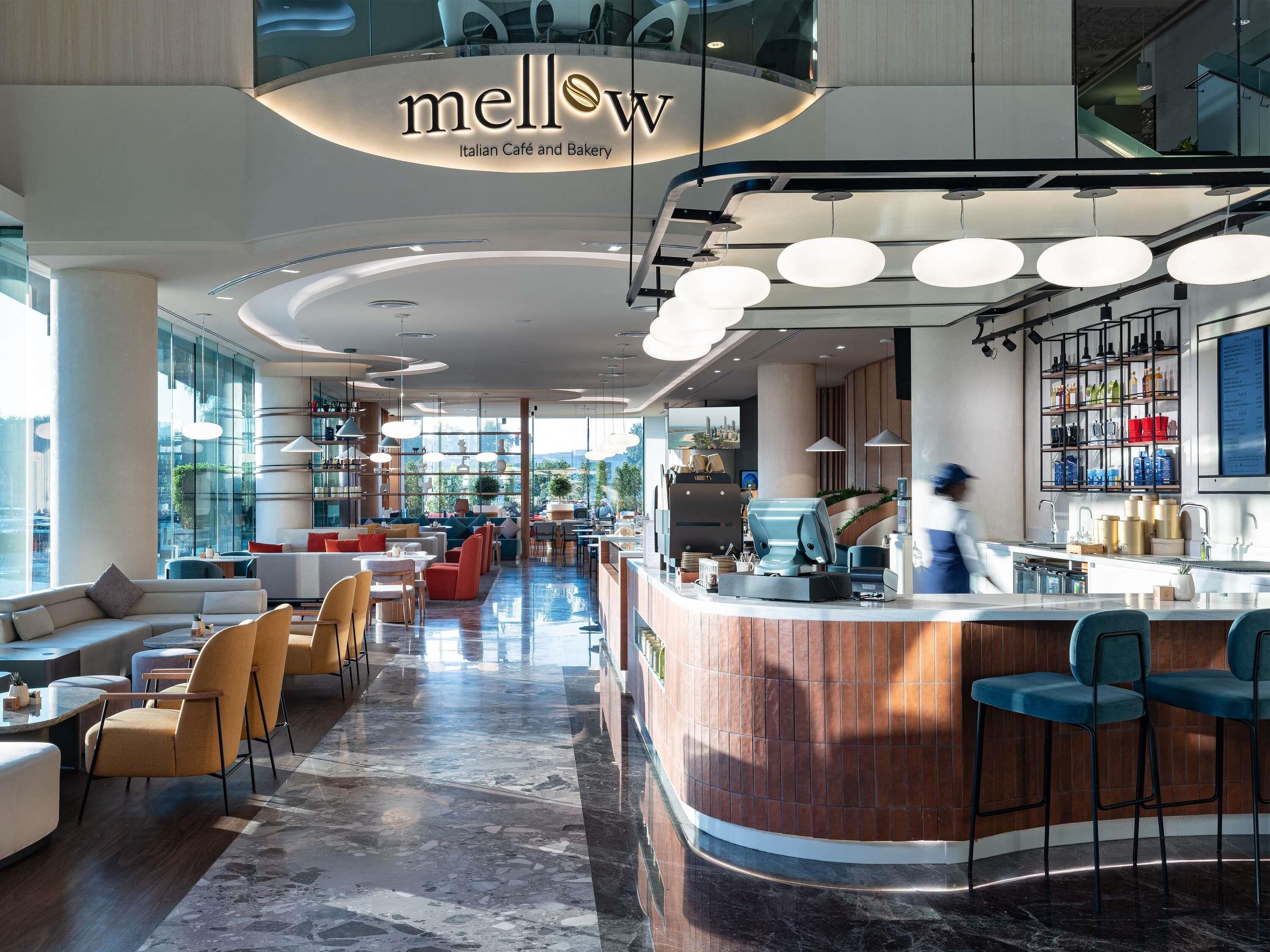 2 restaurants, breakfast, lunch, dinner served; international cuisine 