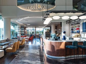 2 restaurants, breakfast, lunch, dinner served; international cuisine - Novotel Abu Dhabi Al Bustan (Abu Dhabi)