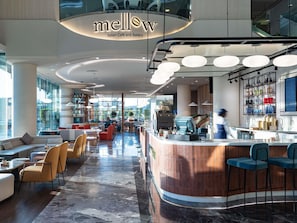 2 restaurants; breakfast, lunch, dinner, and brunch served - Novotel Abu Dhabi Al Bustan (Abu Dhabi)