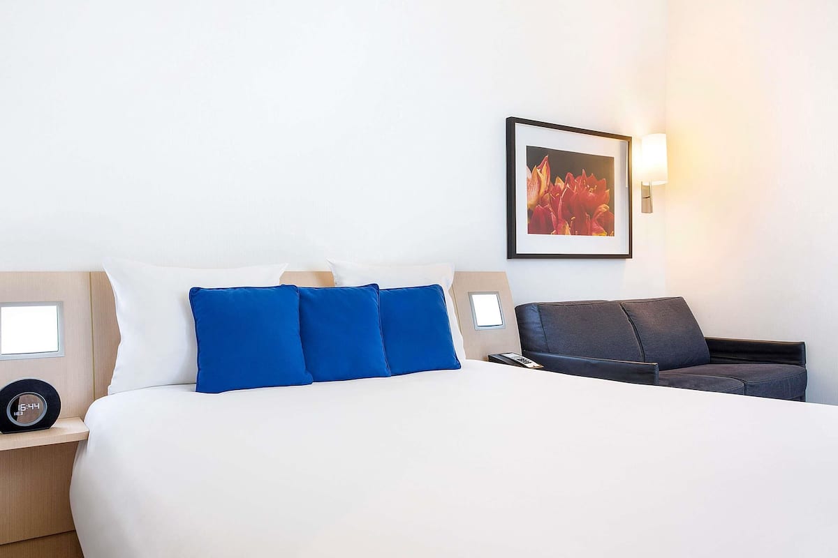 Superior Queen Room with Sofa Bed | 1 bedroom, minibar, in-room safe, individually decorated