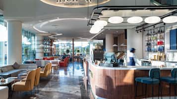 2 restaurants; breakfast, lunch, dinner and brunch served