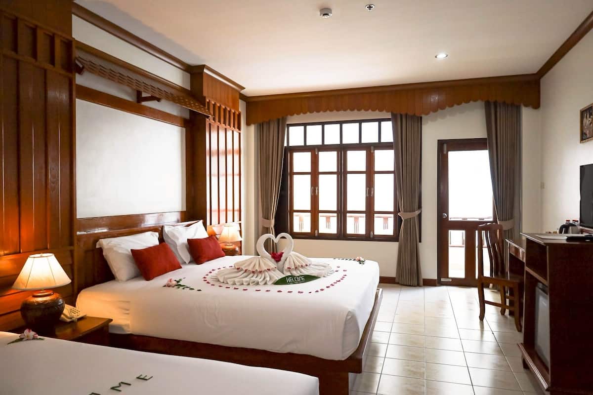 In-room safe, free WiFi, bed sheets