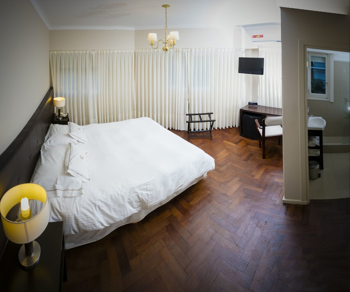 Habitación con 1 cama doble o 2 individuales | Minibar, caja fuerte, wifi gratis
