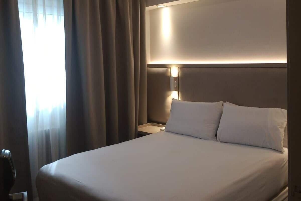 Minibar, caja de seguridad en la habitación y wifi gratis