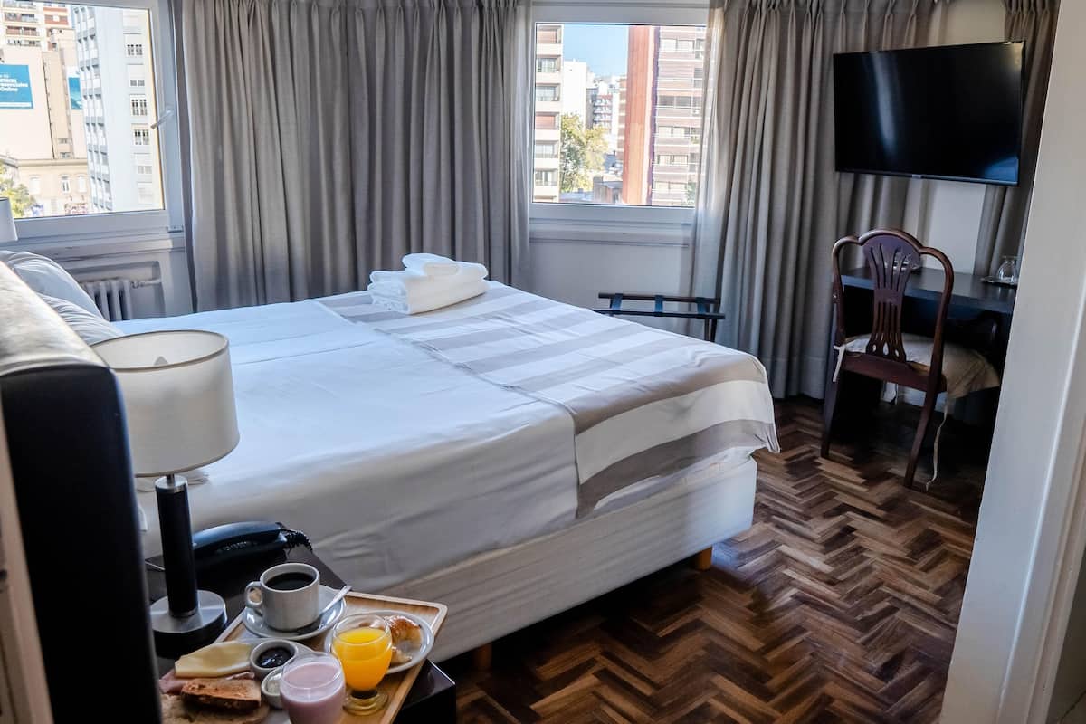 Minibar, in-room safe, free WiFi
