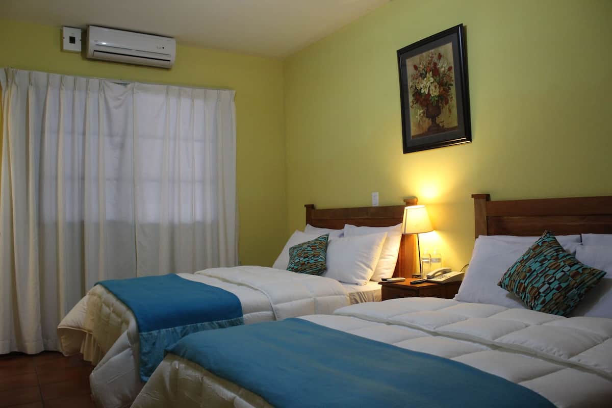 Habitacion Doble, 2 personas | Hypo-allergenic bedding, down comforters, pillowtop beds