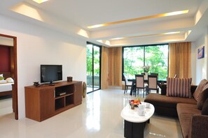 Suite, 1 Double Bed | Living area | Flat-screen TV, MP3 dock - Samui Honey Tara Villa Residence (Koh Samui)