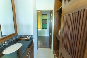Studio, 2 Single Beds | Bathroom | Shower, rainfall showerhead, free toiletries, hair dryer - Samui Honey Tara Villa Residence (Koh Samui)
