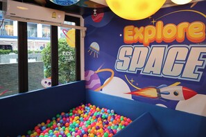 Área de juegos infantiles techada