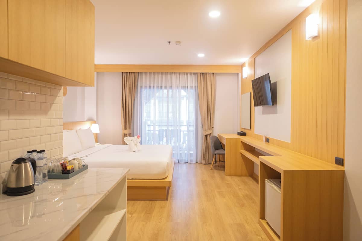 Junior Suite (4 Pax) | 2 bedrooms, in-room safe, desk, free WiFi