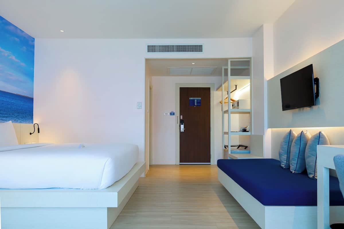 Grand Deluxe with Balcony | セーフティボックス (室内)、デスク、WiFi (無料)、ベッドシーツ