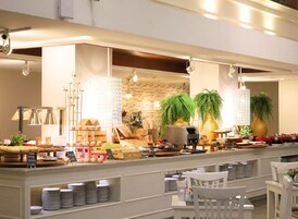 Daily buffet breakfast (THB 450 per person)
