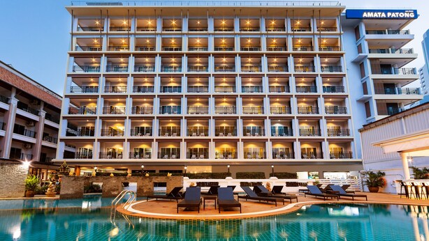 A multi-story hotel with a swimming pool and sun loungers. - Amata Patong (Patong)