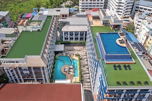 A resort with multiple swimming pools, a tennis court, and a variety of building structures. - Amata Patong (Patong)