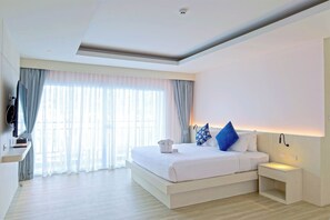 Suite 4 Pax | Két bảo mật tại phòng, bàn, truy cập Internet không dây miễn phí 