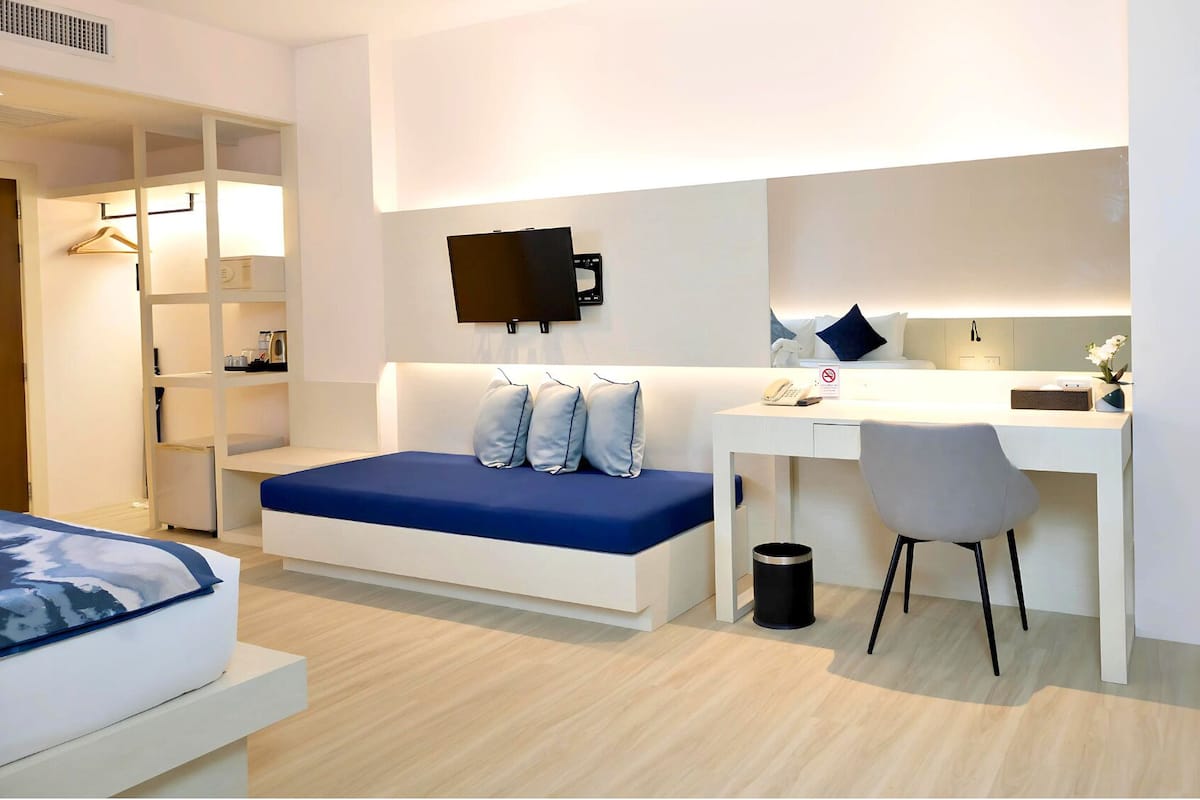 Grand Deluxe | 2 bedrooms, in-room safe, desk, free WiFi