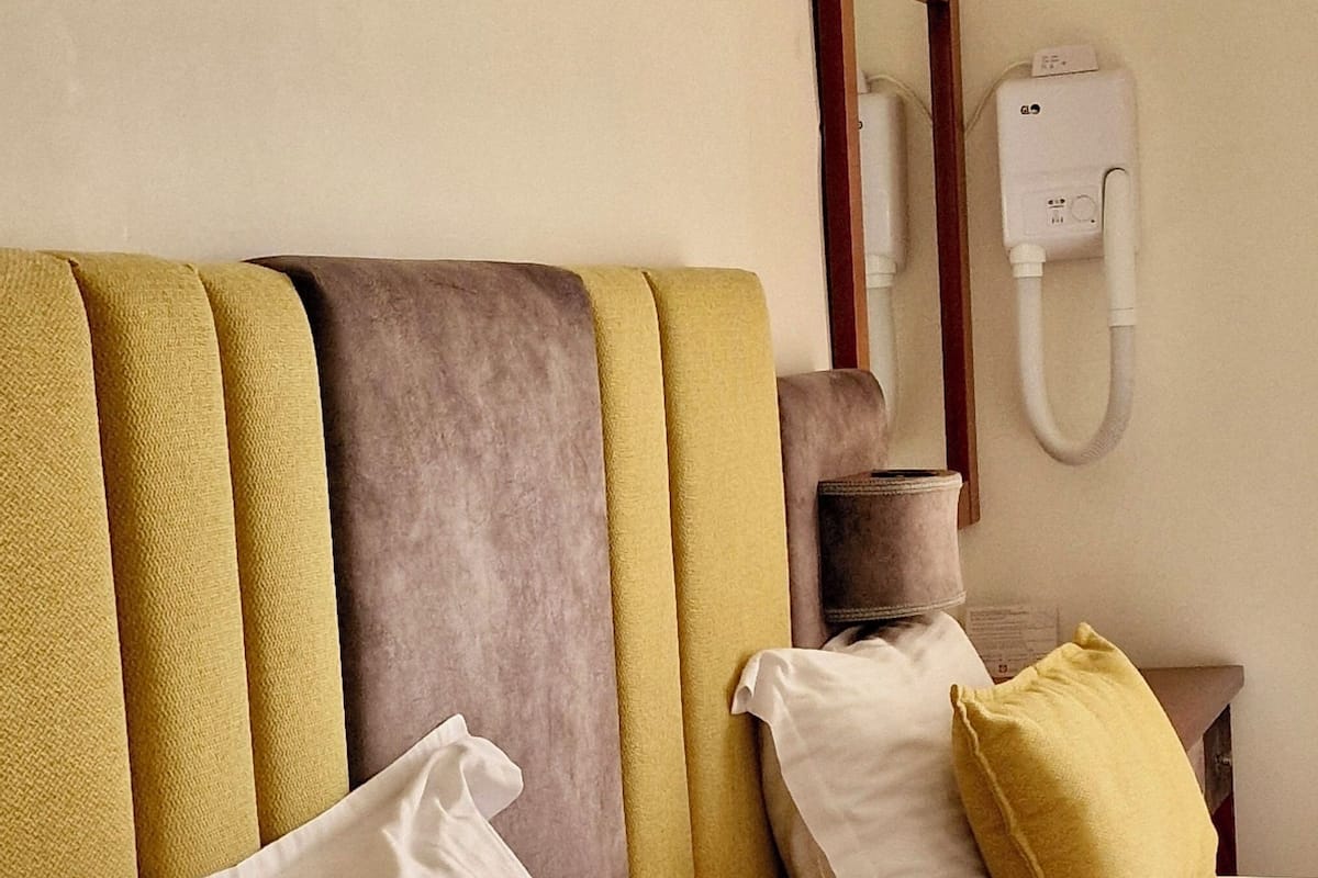 Kamar Double Deluks, 1 Tempat Tidur Double | Seprai premium, brankas, meja kerja, dan kedap suara