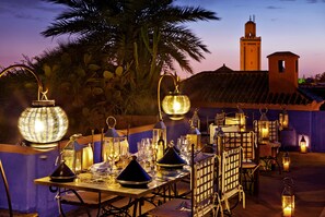 Breakfast, lunch, dinner served; Moroccan cuisine, pool views  - Le Farnatchi (Marrakech)