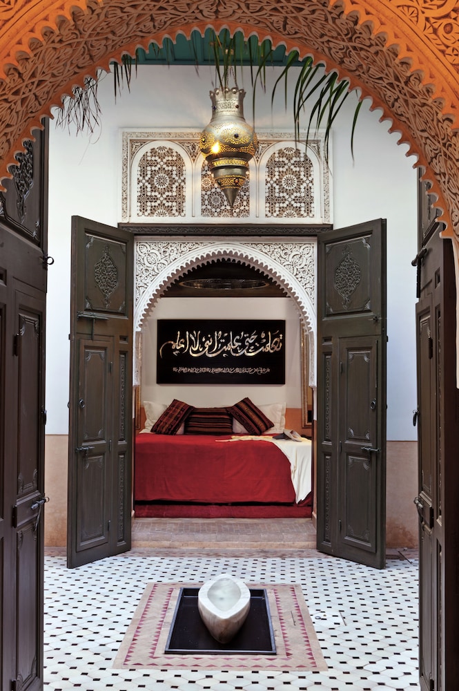 Le Farnatchi by null