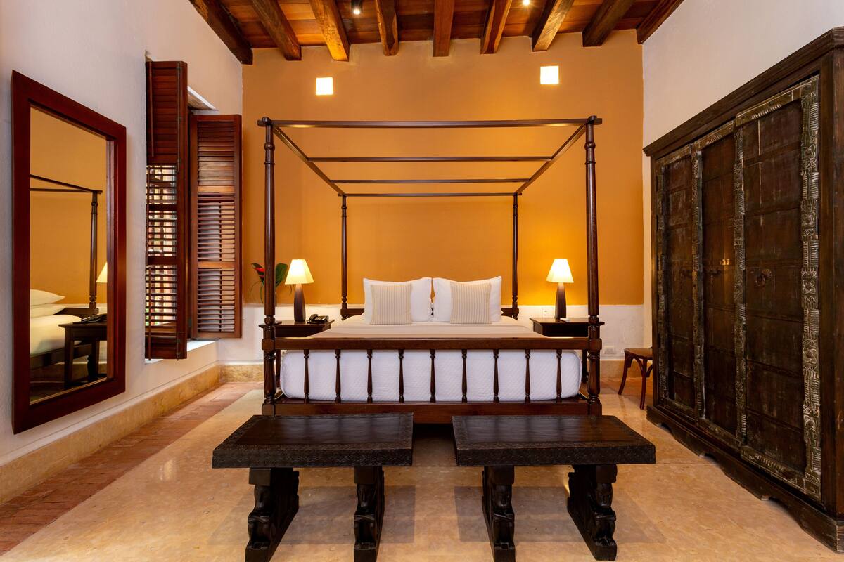ห้องลักซ์ชัวรี่สวีท | ผ้าปูที่นอน Frette จากอิตาลี, เครื่องนอนป้องกันสารก่อภูมิแพ้, มินิบาร์