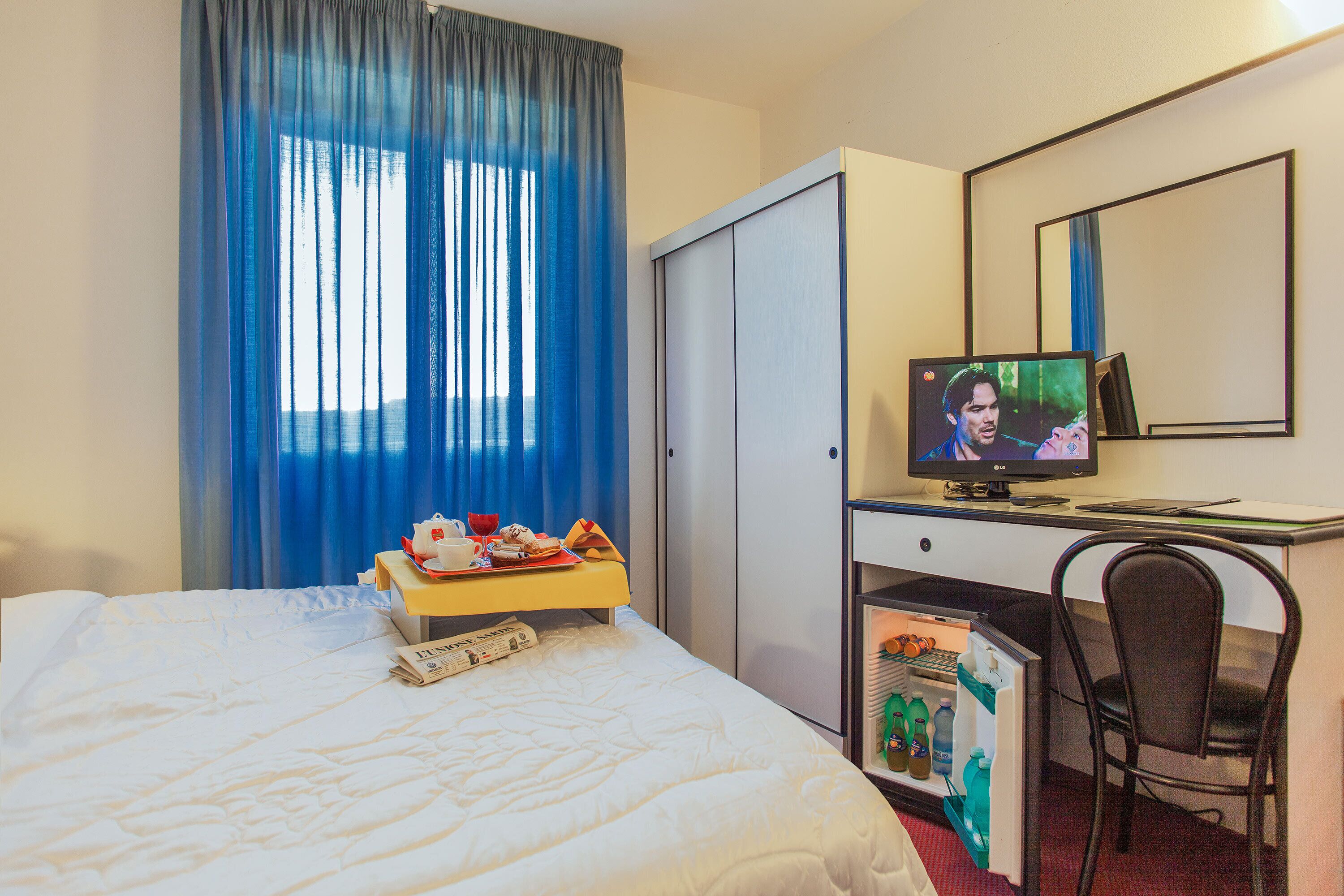 double room single use | minibar, in-room safe, desk, soundproofing